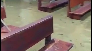 Inundación en iglesias por lluvias en Medellín