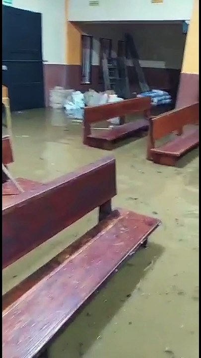 Inundación en iglesias por lluvias en Medellín