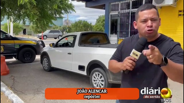 PRF apreende carro em Pombal que havia sido roubado em SP e era conduzida por pessoas de Coremas