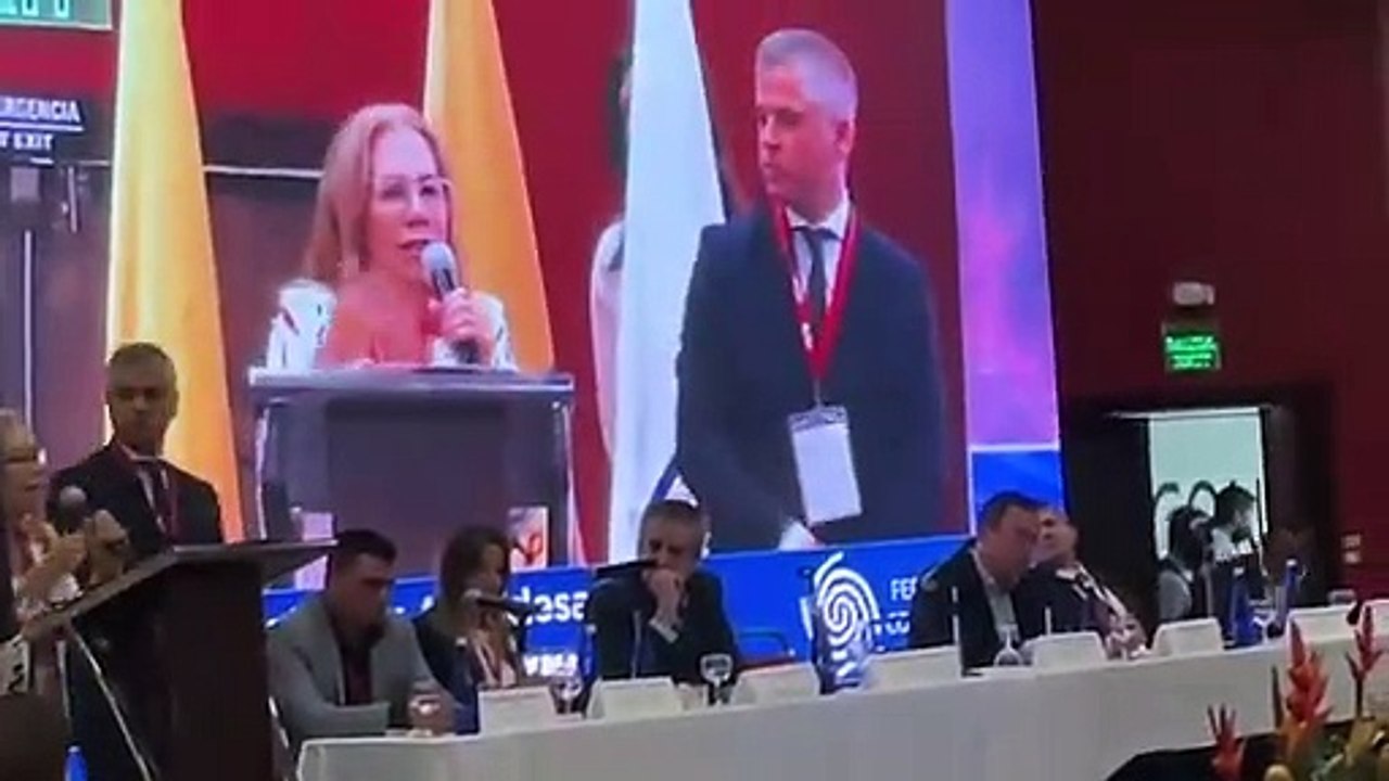 Alcaldes de Colombia amenazan con retirarse del encuentro si Petro no se presenta