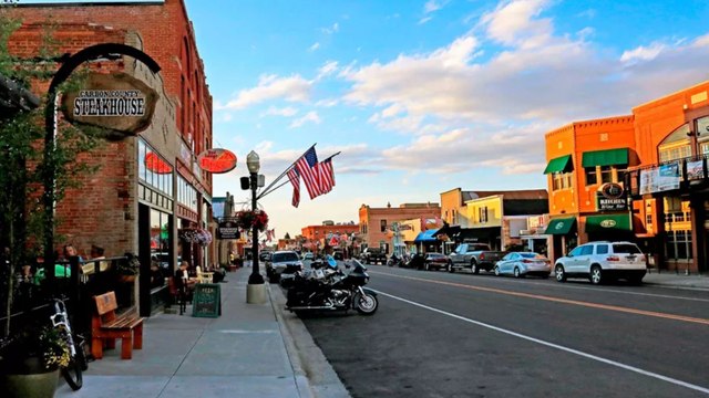 9 Charming Small Towns in Montana With Easy National Park Access, Scenic Views, and Delicious Food