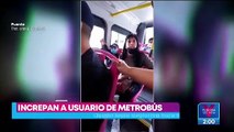 Hombre ocupa lugar exclusivo en el Metrobús y usuarios lo increpan