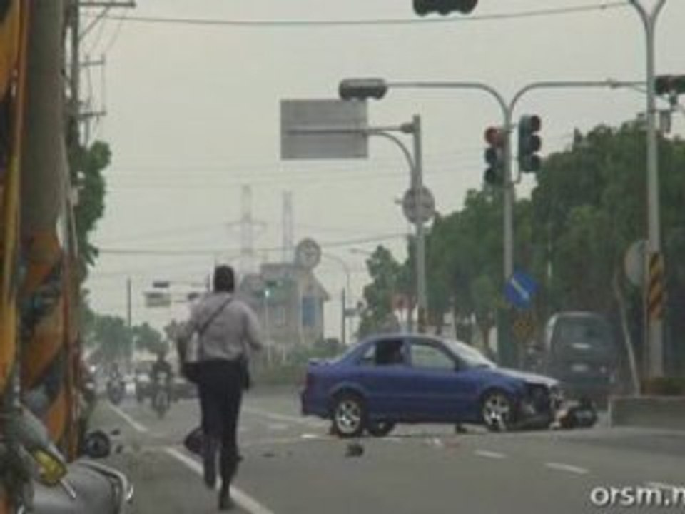 Scooter_vs_car