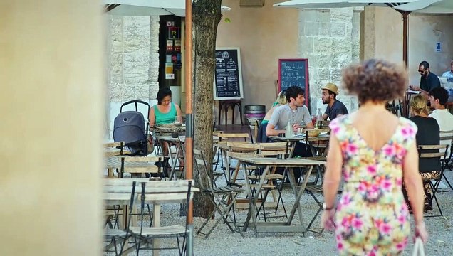 Plus Belle la Vie - Mirta découvre le vrai visage du Père Luc