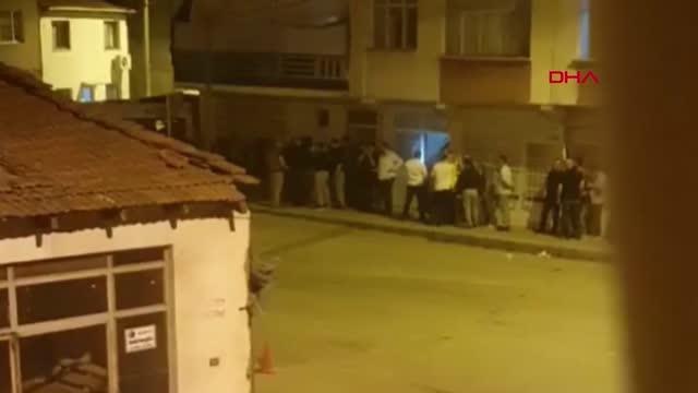 EV SAHİBİ İLE TARTIŞTI; TERASTAN ATEŞ AÇTIĞI TÜFEKLE 1 POLİSİ YARALAYIP, İNTİHAR ETTİ