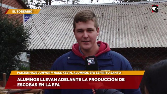 Alumnos llevan adelante la producción de escobas en la EFA
