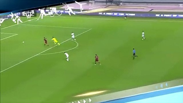 [스포츠영상] 골키퍼의 어이없는 실수…처절한 다이빙