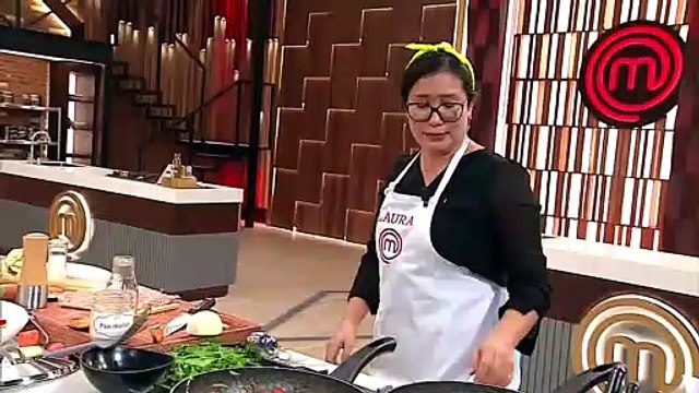 Laura vence la presión de cocinar dos platos gracias a unas alentadoras palabras
