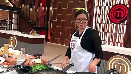 Laura vence la presión de cocinar dos platos gracias a unas alentadoras palabras