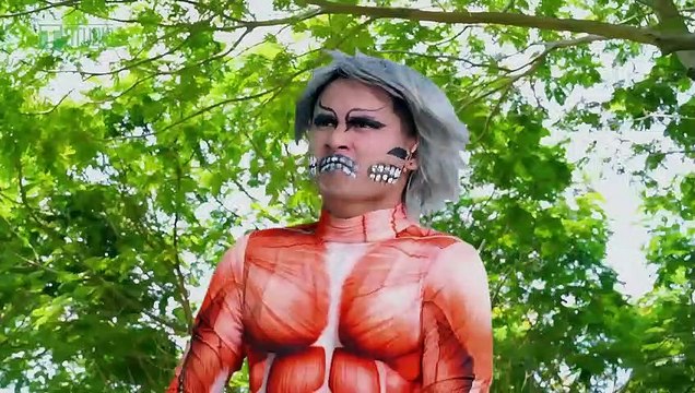 ة الحبار ضد هجوم على تيتان في الحياة الحقيقية لعبة الحبار في الحياة الحقيقية_