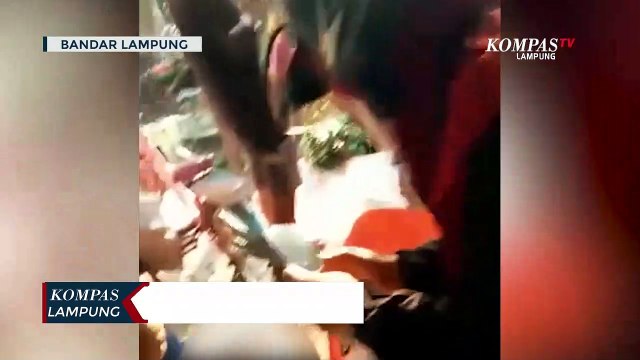 Dikira Pakaian Kotor, Warga Justru Temukan Bayi dalam Kardus
