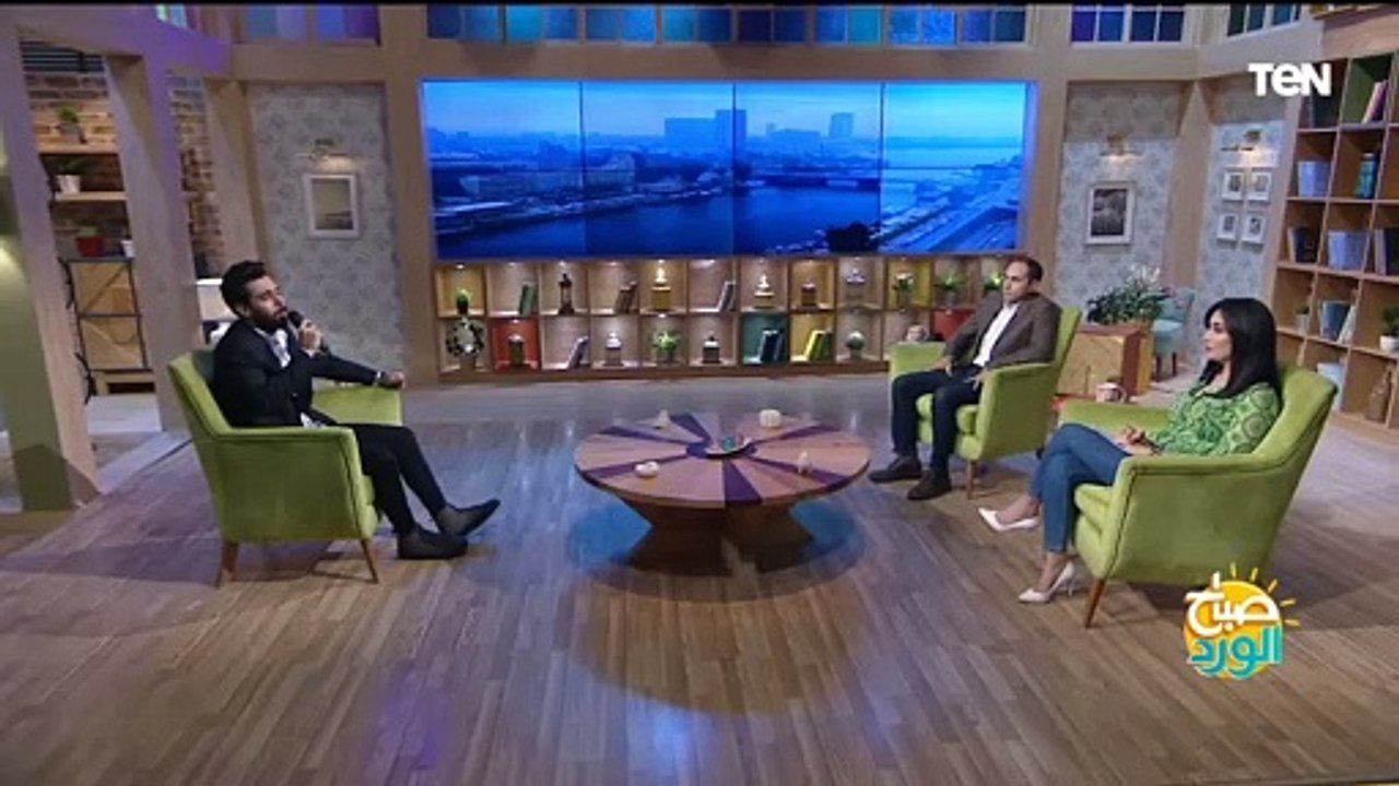 انا مش بعيد يا حبيبتى عنك ده اللى بنا خطوتين.. الفنان عمرو جمال يطرب الحضور