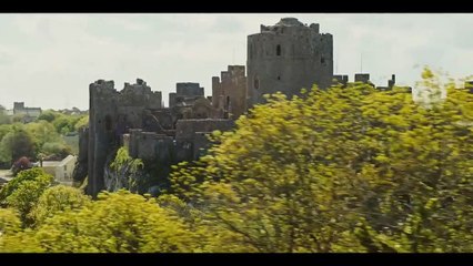 Castle and surging under the night curtain of the city