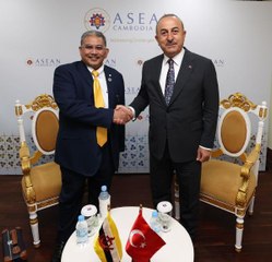 Bakan Çavuşoğlu Kamboçya'da ikili görüşmelere devam ediyor