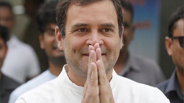 Rahul Gandhi meets Lingayat seers in Karnataka