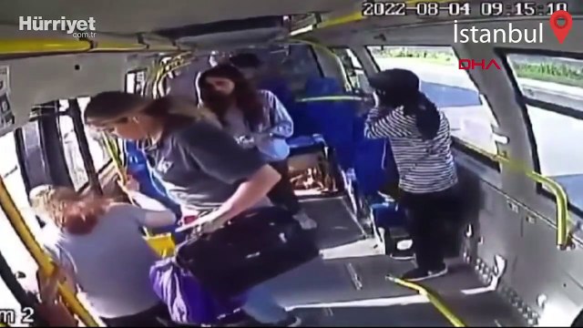 Pendik'te İETT otobüsünün çarptığı minibüste korku dolu anlar kamerada