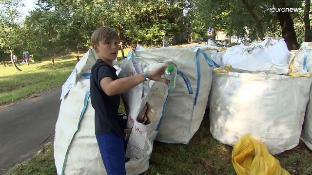 Tonnenweise Müll im Wasser: Freiwillige wetteifern beim PET-Cup