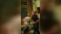 Pelea entre la policía y las dueñas de un bar en Colmenar Viejo