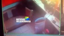 Video| Cámara capta verdaderas intenciones de mujer que ingresó a estación de Bomberos