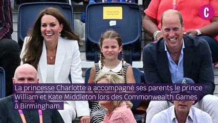 Les adorables grimaces de la princesse Charlotte entourée de ses parents