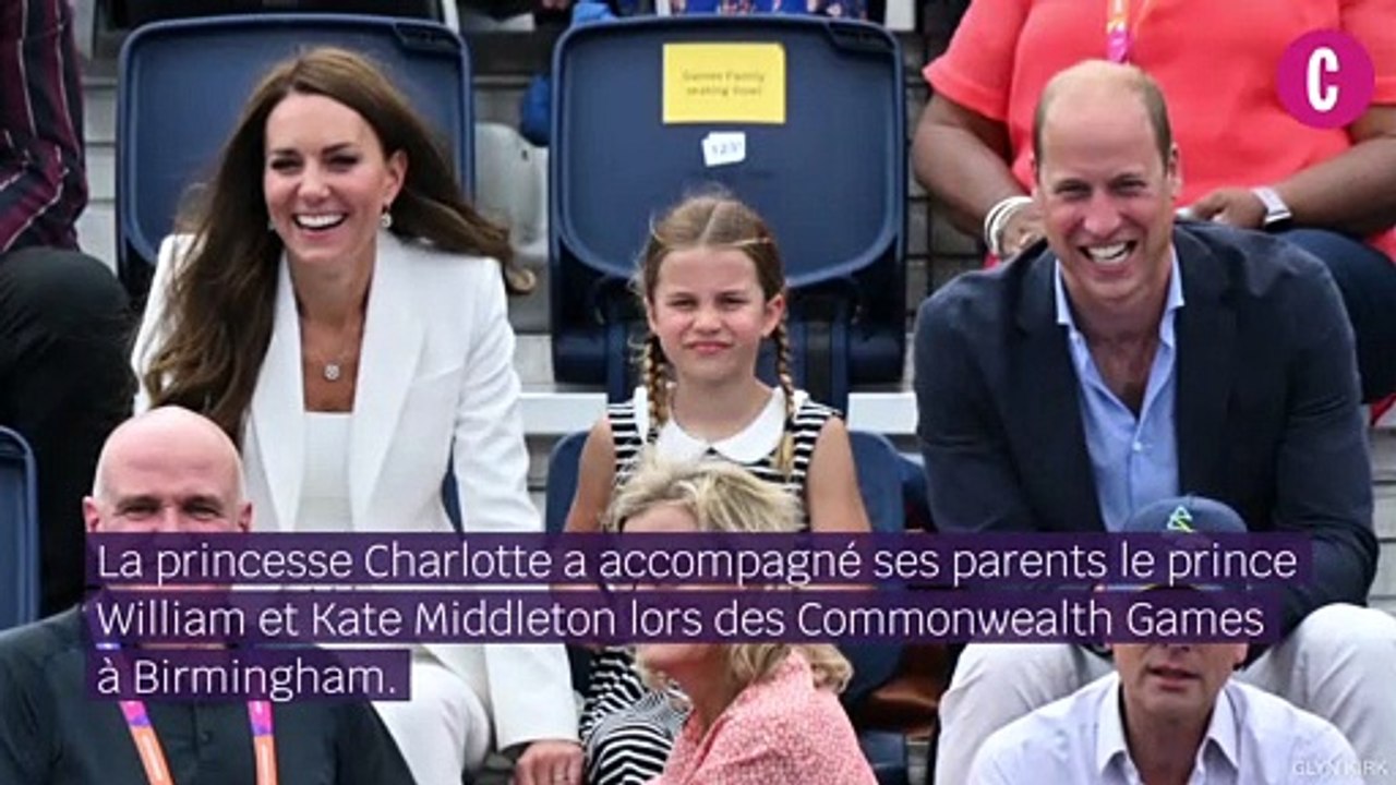 Les adorables grimaces de la princesse Charlotte entourée de ses parents