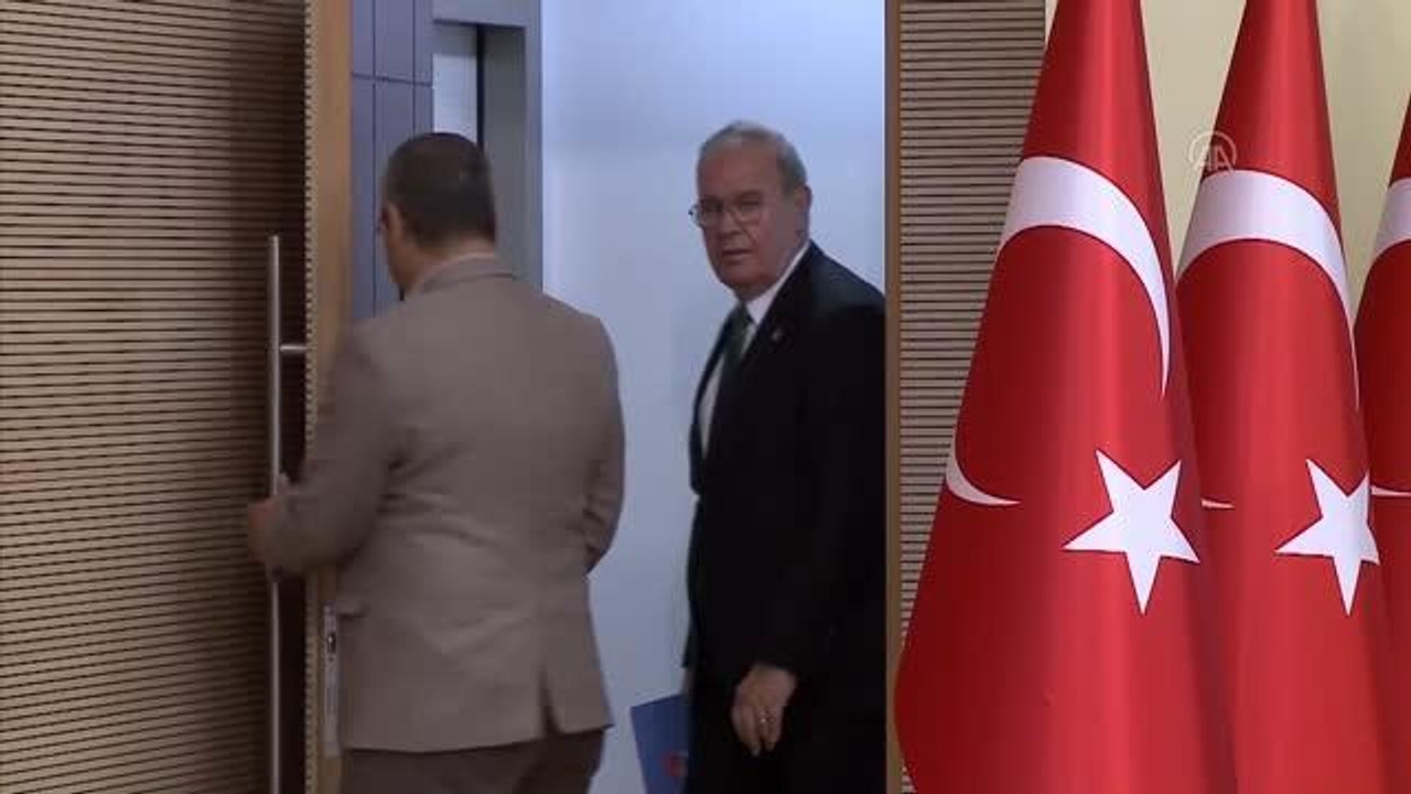 Öztrak: "Kimsenin, kadın olsun erkek olsun, bir başkasını tehdit etme hakkı yoktur"