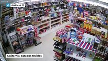 Dueño de tienda dispara a ladrón, en un intento de robo en California