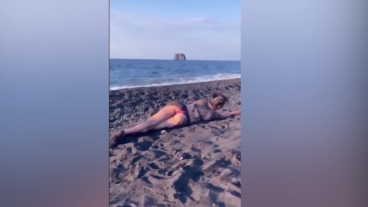 El vídeo de Almudena Cid en la playa