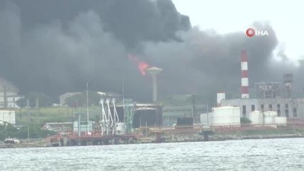 Küba'da petrol tesisinde yangın: 1 ölü, 121 yaralıAlevlere müdahale eden 17 itfaiyeci kayboldu