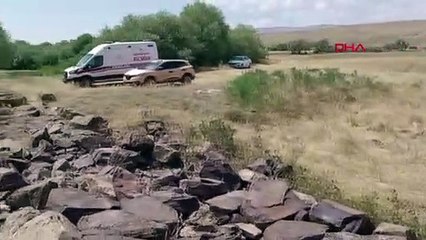 Akıntıya kapılan çocuğunu kurtardı, kendi boğuldu