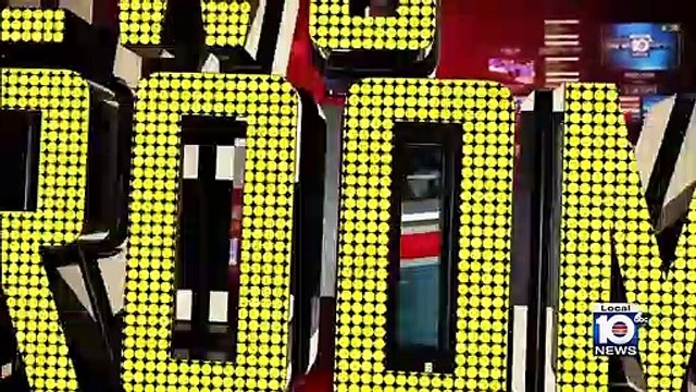 Cuba: Dix-sept personnes sont portées disparues et 77 ont été blessées dans un gigantesque incendie qui s'est déclaré dans un dépôt de carburants frappé par la foudre - VIDEO