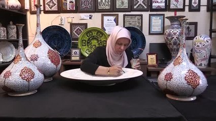 Vakit geçirmek için gittiği atölyeden çini ustası olarak çıktı