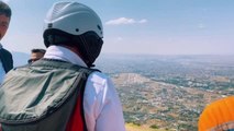 Kayseri haberleri: Kayseri Valisi Çiçek, yamaç paraşütüyle atlayış yaptı