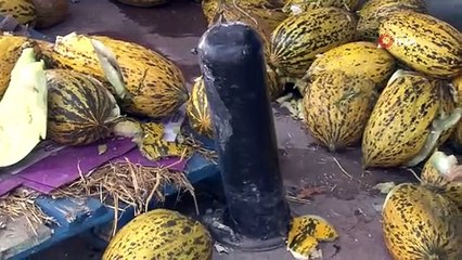 Freni boşalan kamyon markete böyle girdi