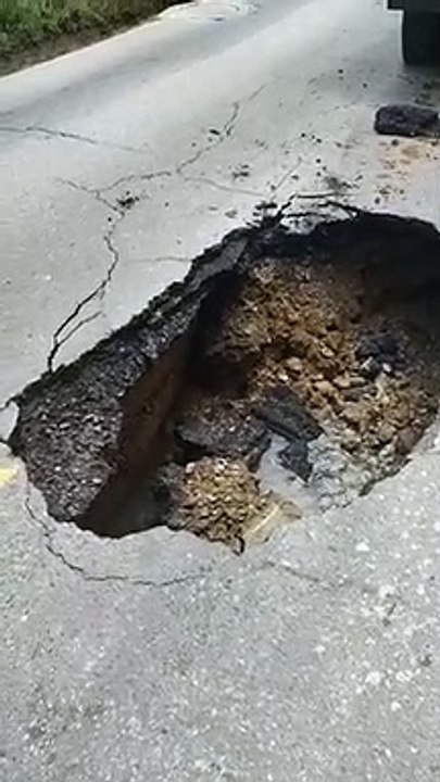 (DENUNCIA) Evidencian falta de mantenimiento de las vías en Medellín