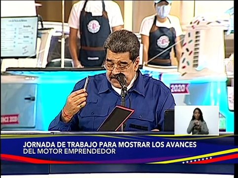 Ejecutivo Nacional firma decreto para facilitar trámites a emprendedores