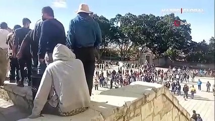 Temizlik işçileri isyan etti! Belediye binasını çöple doldurdular