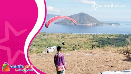 Sensasi Paralayang Berteman Romantisme Sunset di Alor NTT