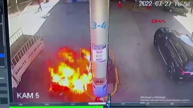 Benzin istasyonunda çakmağı ateşleyince alev topuna dönüştü