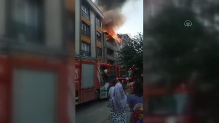 Son Dakika | Sultangazi'de metruk binada çıkan yangın söndürüldü