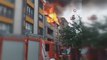 Sultangazi’de korkutan yangın: İtfaiye ekipleri diğer binalara sirayeti güçlükle engelledi