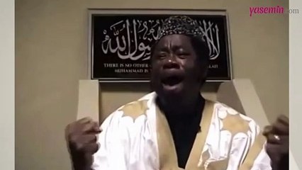 Zikre giren siyahi adam kendini kaptırınca ortaya işte bu muhteşem atmosfer çıktı!