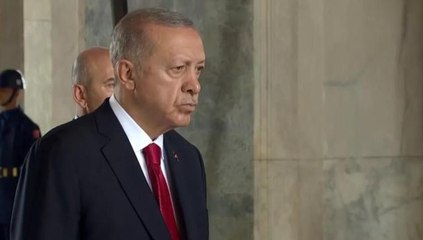 Cumhurbaşkanı Erdoğan, YAŞ üyeleriyle birlikte Anıtkabir'de! İşte anı defterine düştüğü not