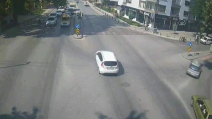 Otomobille bisikletin çarpışması sonucu 1 kişi yaralandı