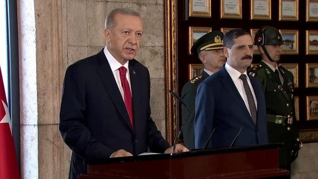 Cumhurbaşkanı Erdoğan başkanlığındaki YAŞ üyeleri Anıtkabir'i ziyaret etti