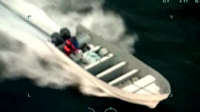 Espectacular persecución en lancha a unos narcotraficantes en Michoacán (México)