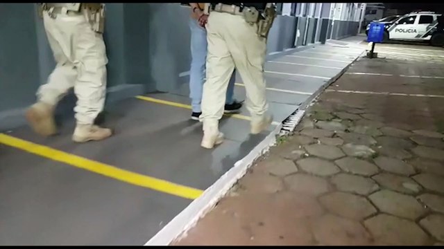 Condutor tenta fuga da PRF e é detido com 9 quilos de maconha no carro, na BR-277