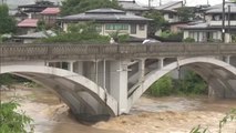 Japón pide la evacuación de 200.000 habitantes por las inundaciones
