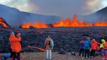 « C'est tellement beau ! » : en Islande, l’éruption d’une fissure volcanique attire les curieux