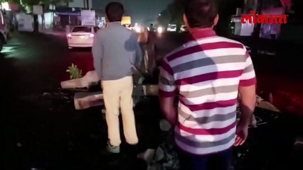 पुण्यातला महामार्गावर ट्रकनं डिव्हायडरच तोडाला..! बघा व्हिडिओ